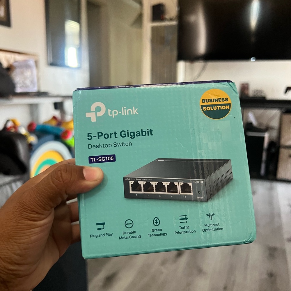TP-Link Black 5-Port Gigabit Network Switch with LED Indicators